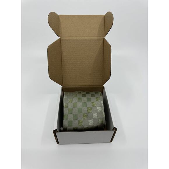 Kenneth Cole Reaction Mens Neck Tie Green and Gray Squares 100% Silk Tie - Picture 4 of 7